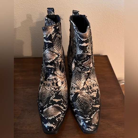 Seven7 Women Eve Western Snakeskin Embossed Faux Leather Ankle Boots - Picture 2 of 7